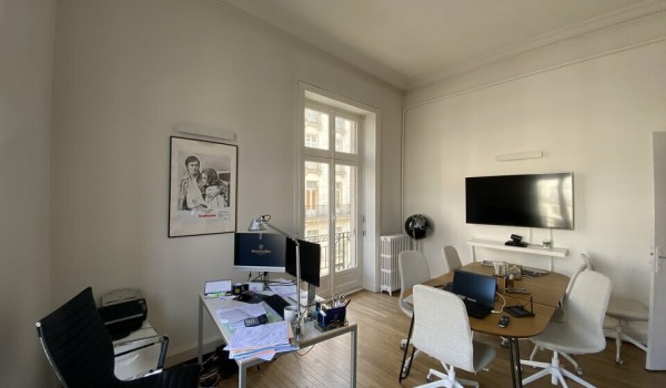 PLACE ROYALE - UN PLATEAU DE BUREAUX DE 90 m²